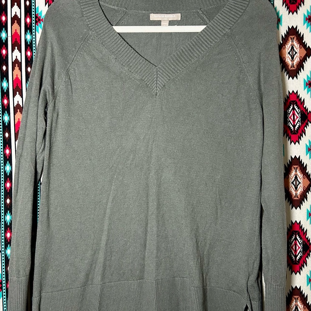 Banana Republic V-Neck Sweater - Gray